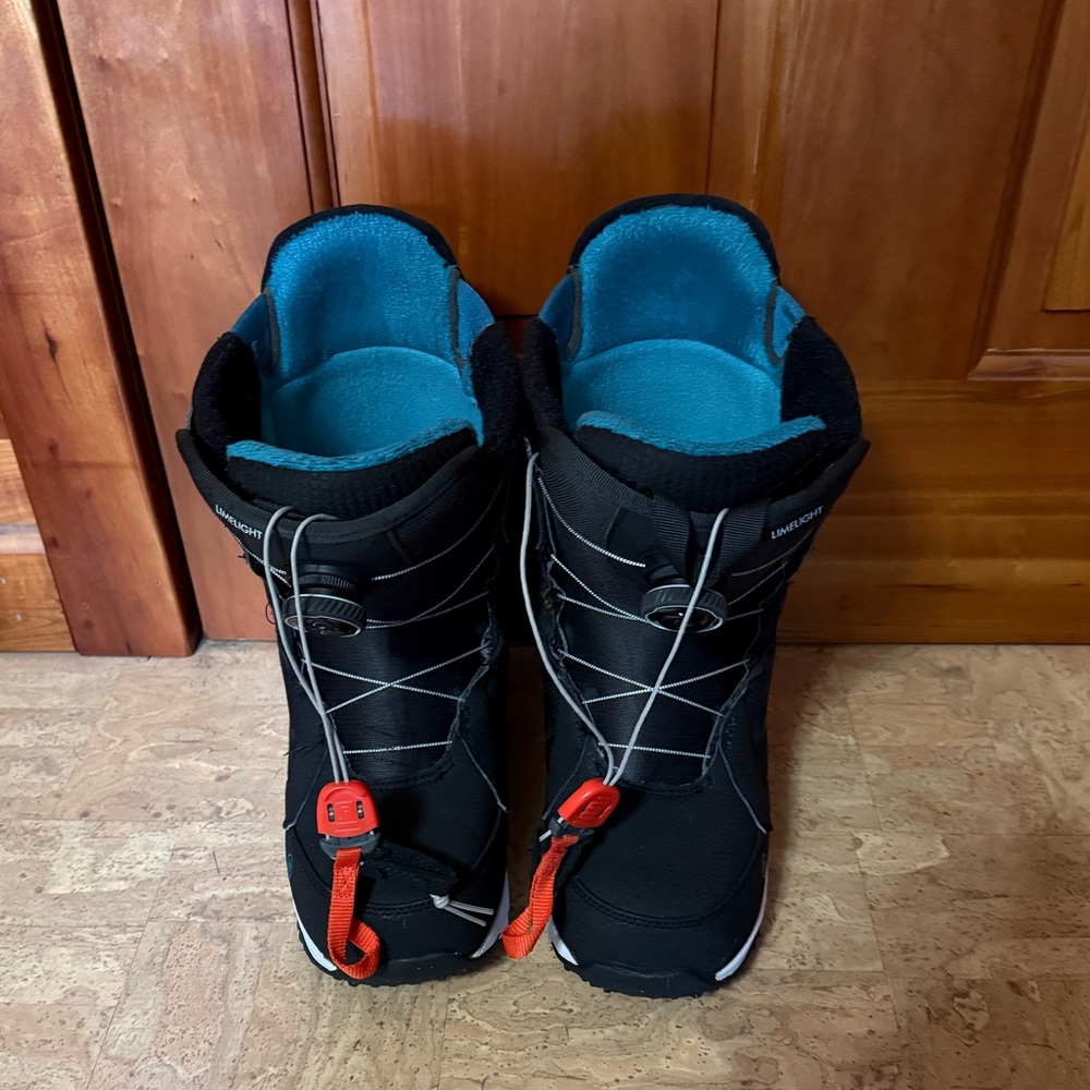 Women’s snowboard boots